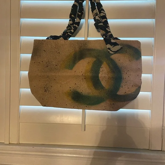 NEW STRAW TOTE  Bag - Green and Yellow locking double C’s - Picture 6 of 7